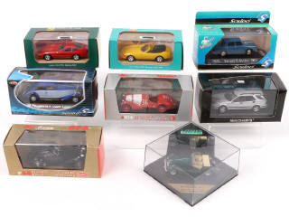 Lot 50 - DIVERS (8)
