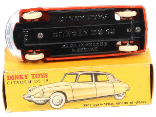 Lot 317 - DINKY TOYS (FRANCE) (1)