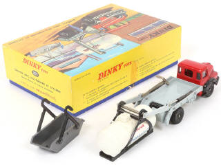 Lot 371 - DINKY TOYS (FRANCE) (1)