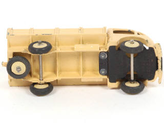 Lot 352 - DINKY TOYS (FRANCE) (1)