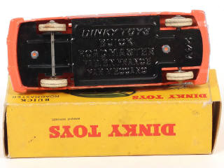 Lot 330 - DINKY TOYS (FRANCE) (1)
