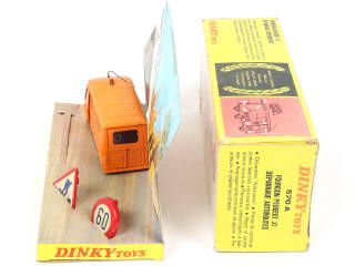 Lot 362 - DINKY TOYS (FRANCE) (1)