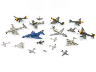 Lot 28 - DIVERS (18)