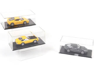 Lot 17 - DIVERS (3)