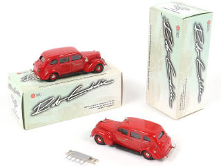 Lot 100 - ROBEDDIE MODELS (GB) (2)