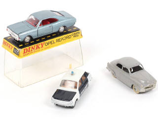 Lot 260 - DINKY TOYS (FRANCE) (3)