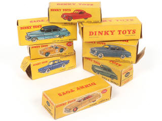 Lot 220 - DINKY TOYS (8)
