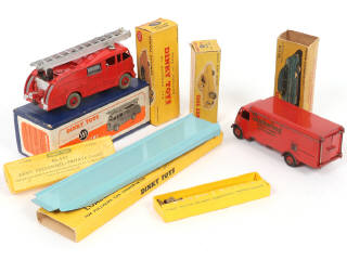 Lot 217 - DINKY TOYS (GB) (7)