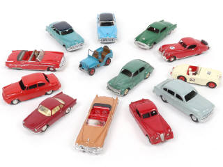 Lot 54 - DIVERS (13)