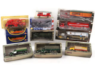 Lot 44 - DIVERS (12)