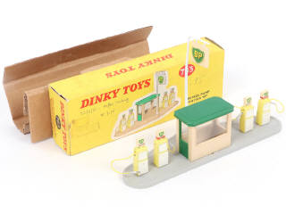 Lot 209 - DINKY TOYS (GB) (1)
