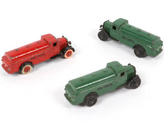 Lot 246 - DINKY TOYS (GB) (3)
