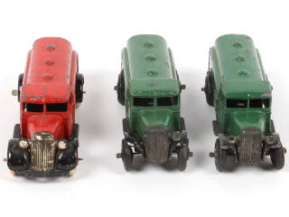 Lot 246 - DINKY TOYS (GB) (3)