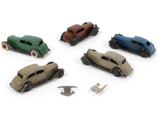 Lot 256 - DINKY TOYS (GB) (5)