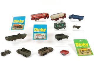 Lot 260 - DINKY TOYS (14)