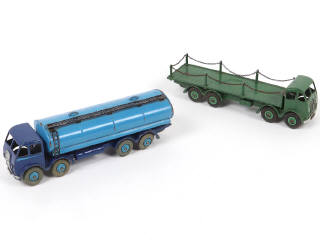 Lot 236 - DINKY TOYS (GB) (2)