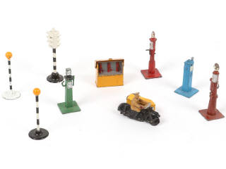 Lot 258 - DINKY TOYS (GB) (9)