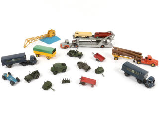 Lot 261 - DINKY TOYS (18)