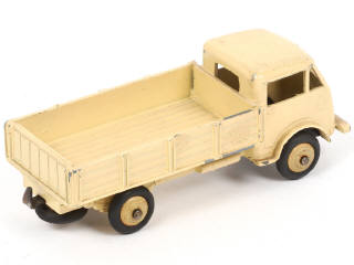 Lot 266 - DINKY TOYS (FRANCE) (1)