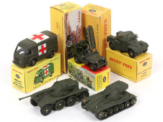 Lot 298 - DINKY TOYS (FRANCE) (5)
