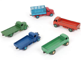 Lot 254 - DINKY TOYS (GB) (5)