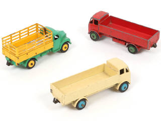 Lot 242 - DINKY TOYS (GB) (3)