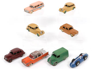 Lot 297 - DINKY TOYS (GB) (8)