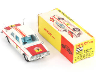 Lot 262 - DINKY TOYS (GB) (2)