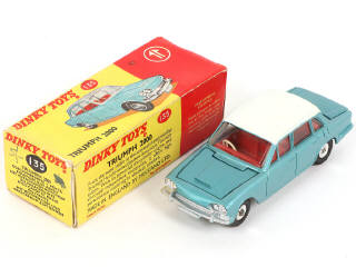Lot 261 - DINKY TOYS (GB) (2)