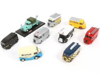 Lot 59 - DIVERS (9)