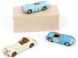 Lot 47 - DIVERS (3)