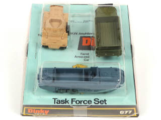 Lot 265 - DINKY TOYS (GB) (3)