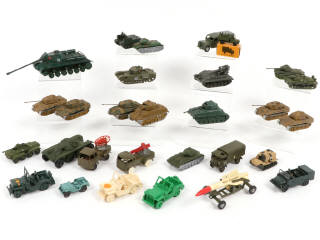 Lot 67 - DIVERS (29)