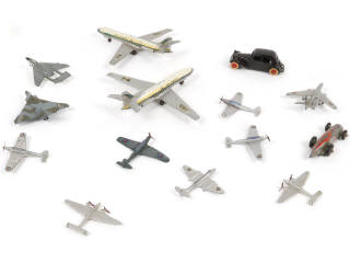 Lot 286 - DINKY TOYS (14)