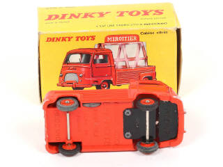 Lot 317 - DINKY TOYS (FRANCE) (1)