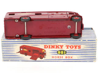 Lot 254 - DINKY TOYS (GB) (1)