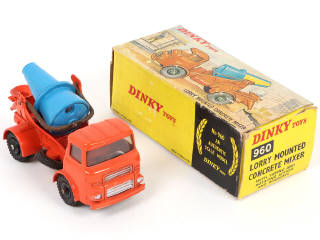 Lot 285 - DINKY TOYS (GB) (2)