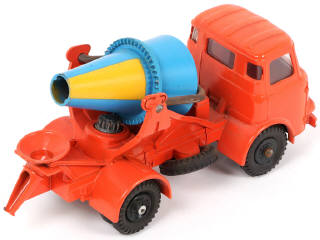 Lot 285 - DINKY TOYS (GB) (2)