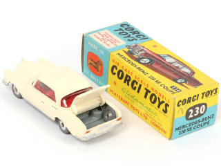 Lot 176 - CORGI TOYS (GB) (1)