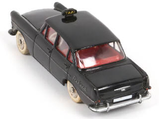 Lot 311 - DINKY TOYS (FRANCE) (1)