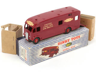 Lot 279 - DINKY TOYS (GB) (1)