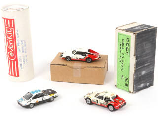 Lot 32 - DIVERS (3)