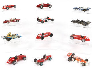 Lot 60 - DIVERS (12)