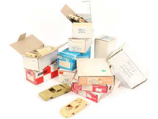 Lot 69 - DIVERS (11)