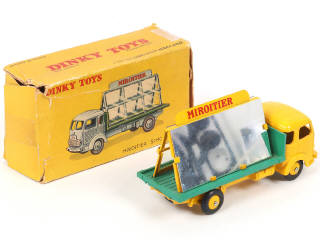 Lot 317 - DINKY TOYS (FRANCE) (1)