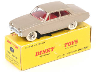Lot 309 - DINKY TOYS (FRANCE) (1)