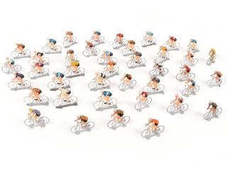 Lot 4 - DIVERS (40)
