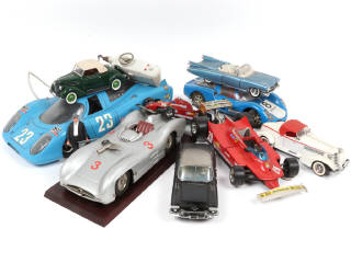 Lot 59 - DIVERS (9)