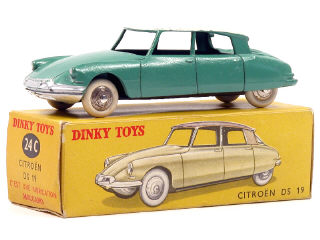 Lot 1356 - DINKY TOYS FRANCE (1)