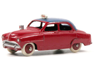 Lot 1394 - DINKY TOYS (FRANCE) (1)